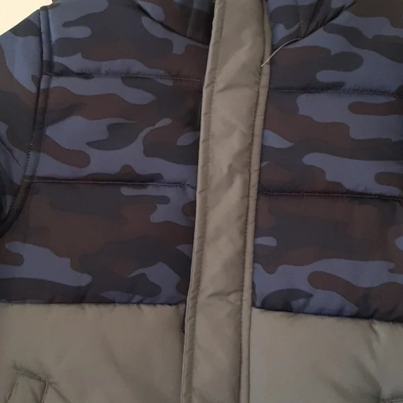 Carter's NWT 5-6 Camouflage Hooded Puffer Jacket